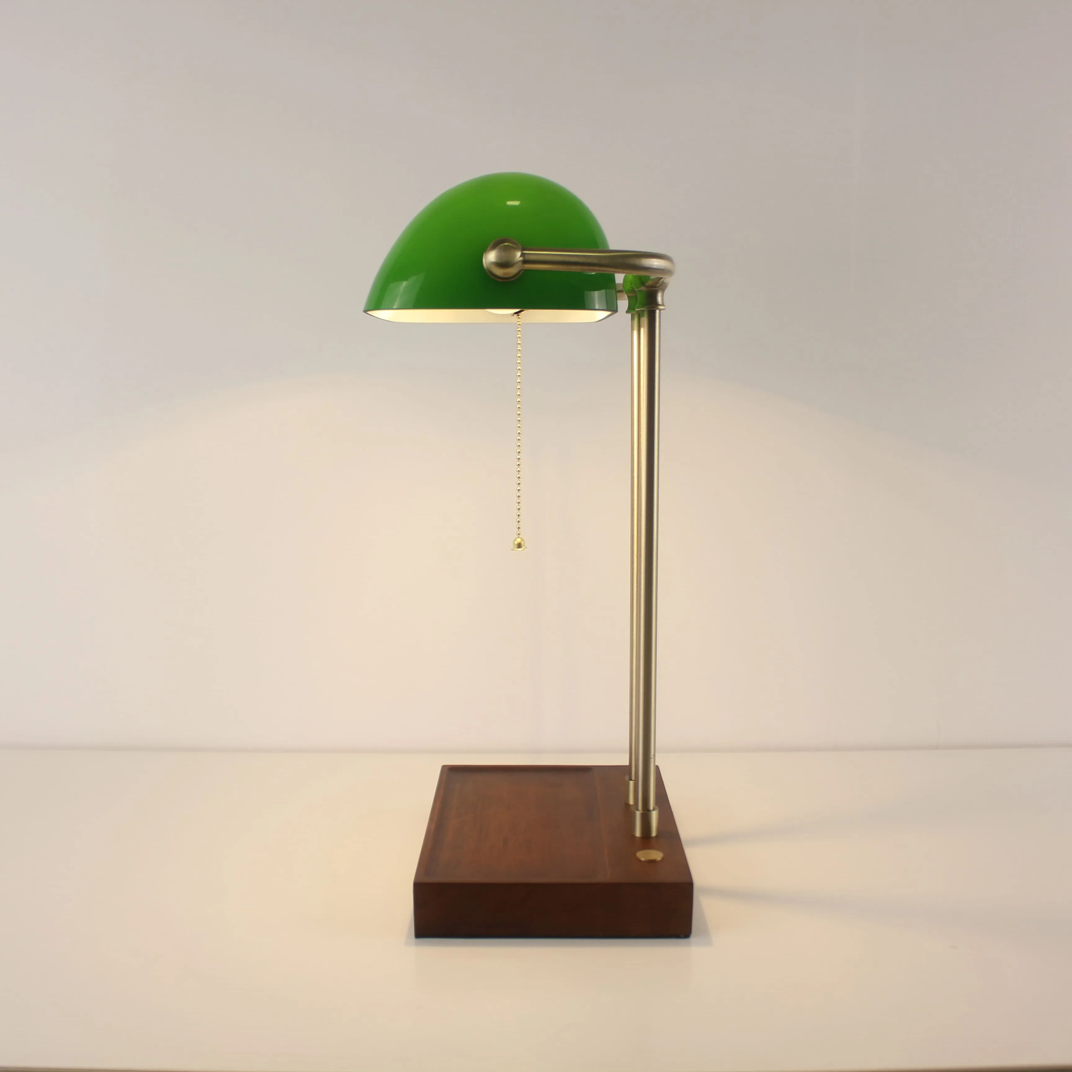 Rechargeable Green Glass Lamp - Wireless Emeralite Bankers Lamp