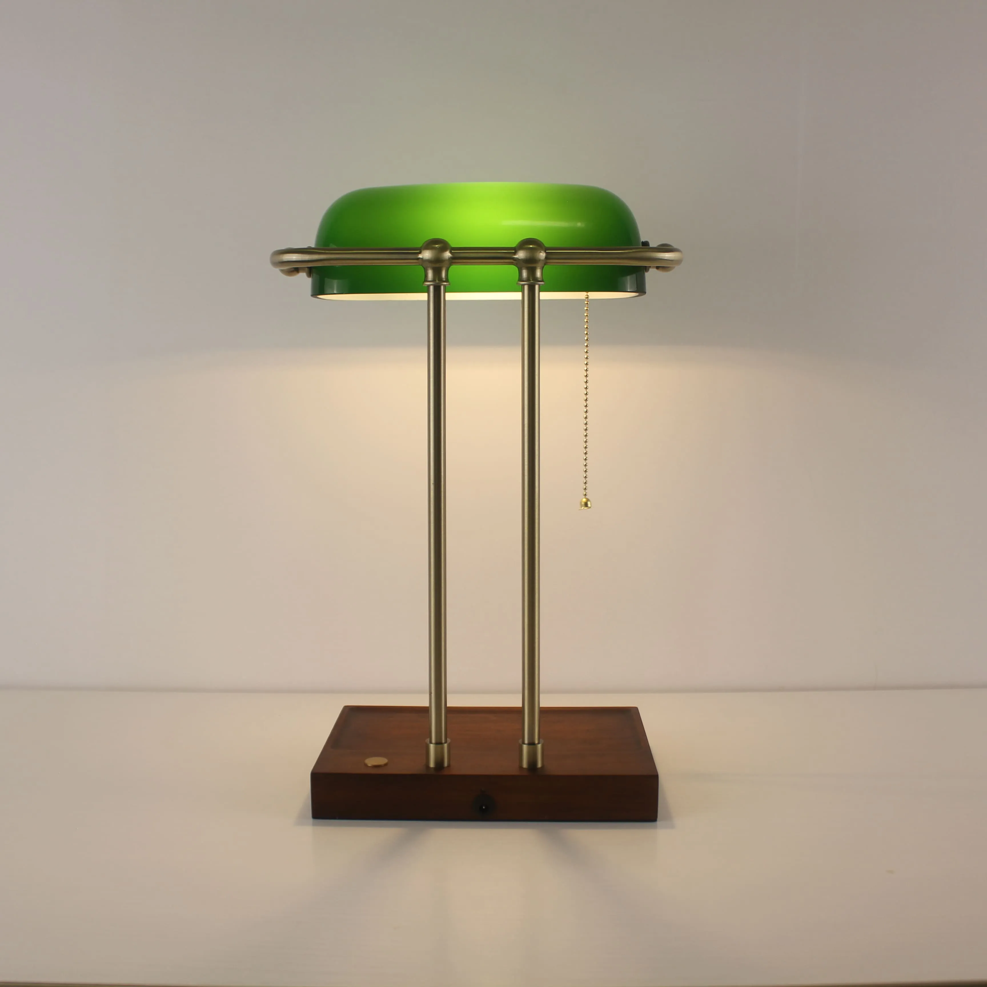 Rechargeable Green Glass Lamp - Wireless Emeralite Bankers Lamp