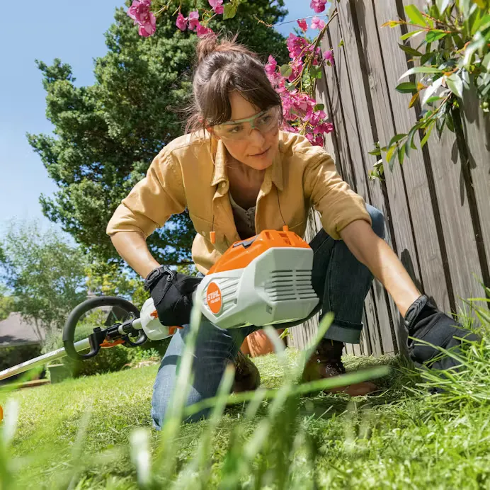 Stihl | FSA 80 R Battery Trimmer | w/ AK 20 Battery & AL 101 Charger (FA08 011 5731 US)